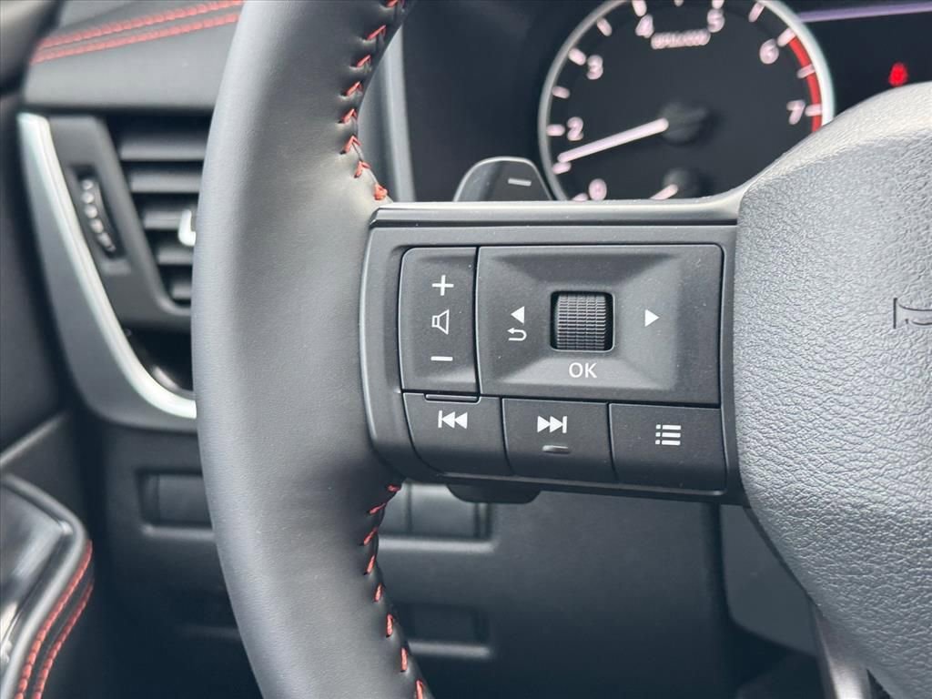 Certified 2025 Nissan Rogue SV image 18