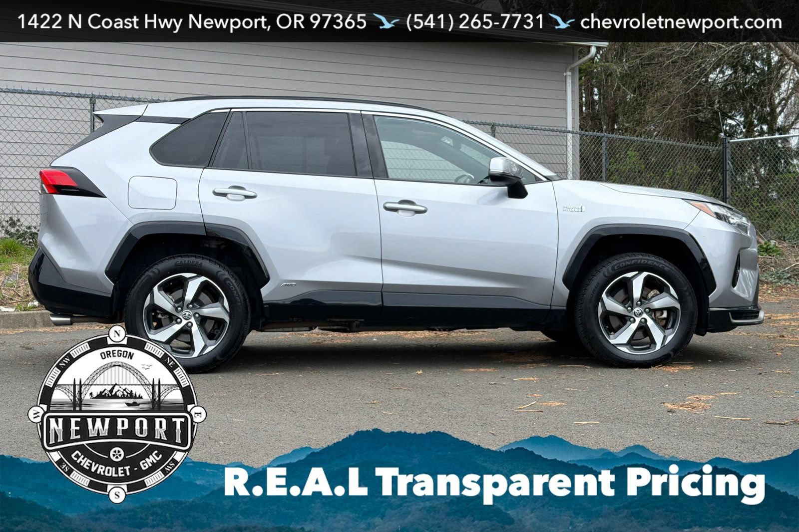 Used 2022 Toyota RAV4 SE w/ Weather & Moonroof Package AWD/4WD image 3