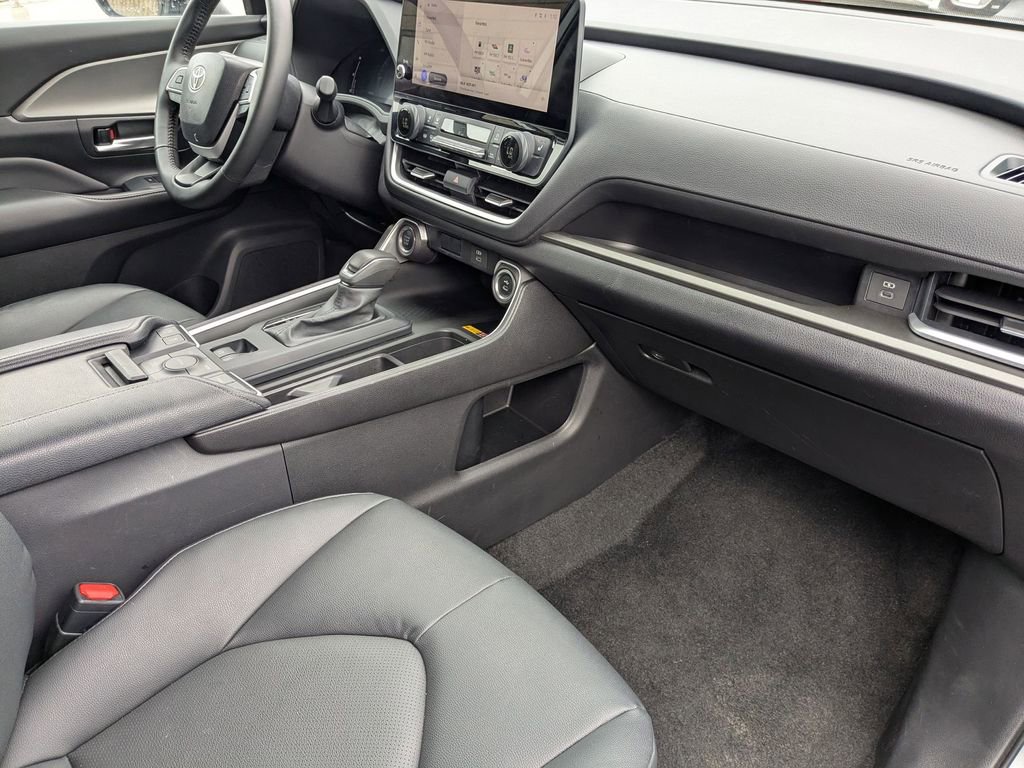 Used 2025 Toyota Grand Highlander XLE image 33