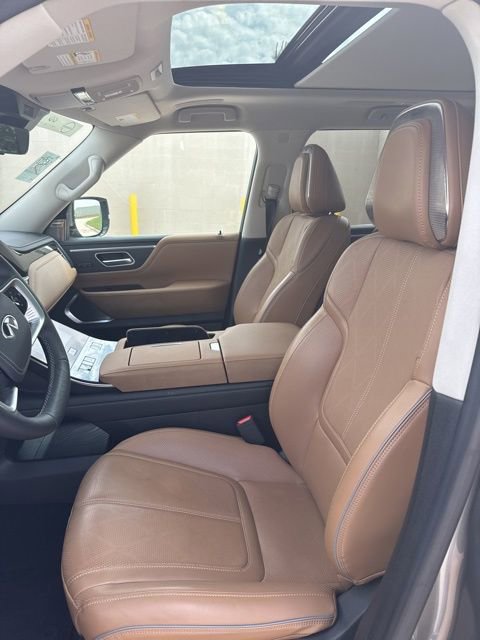 Used 2025 INFINITI QX80 Sensory AWD/4WD image 11