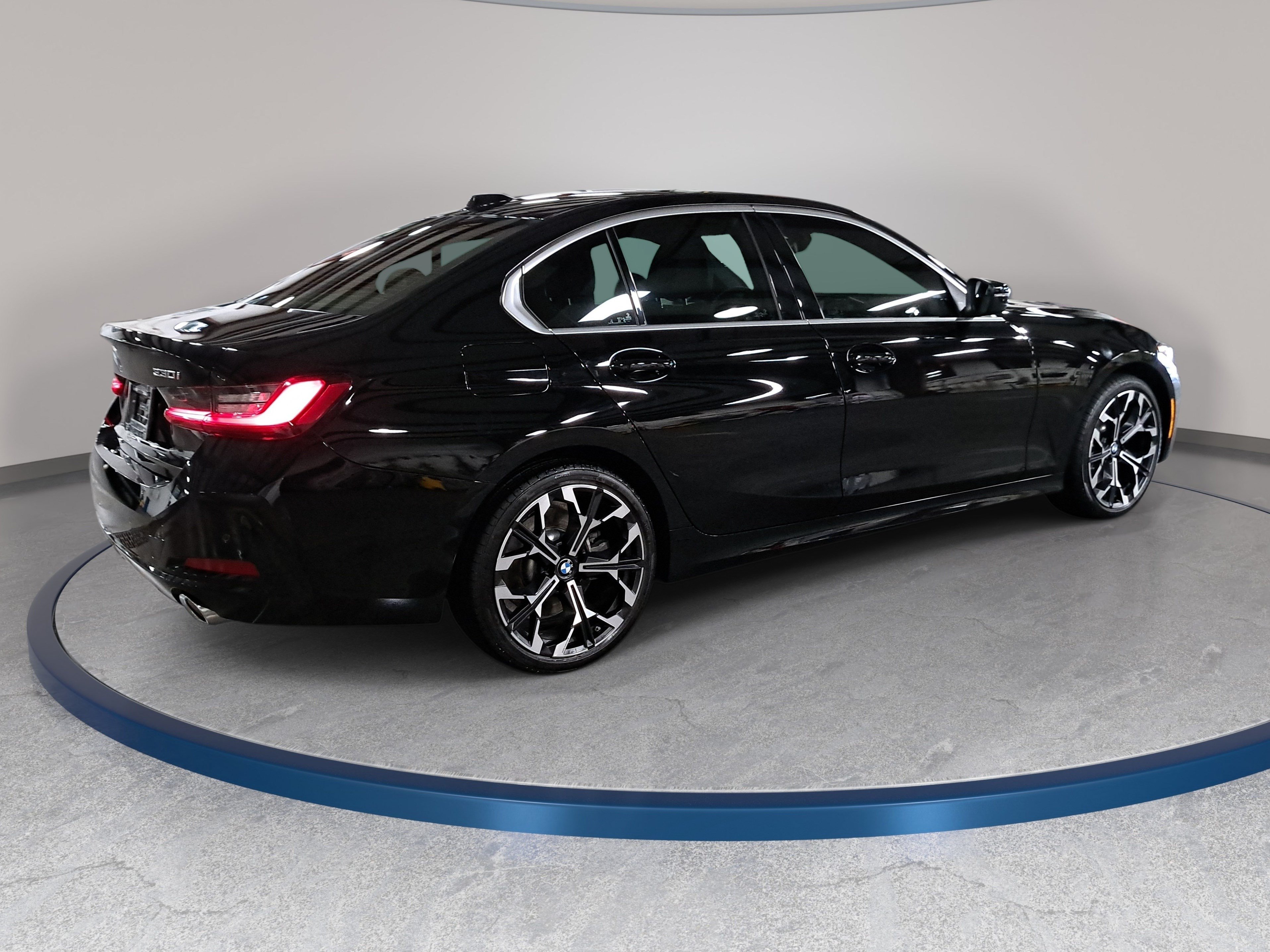 Used 2025 BMW 330i xDrive Sedan w/ Convenience Package AWD/4WD image 6