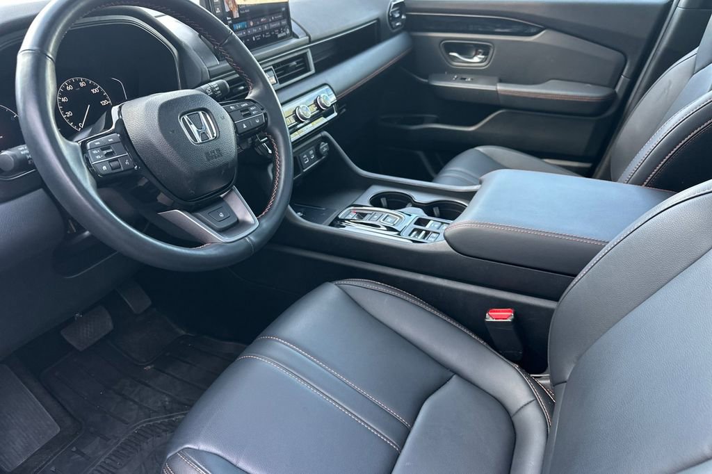 Used 2025 Honda Pilot TrailSport image 10