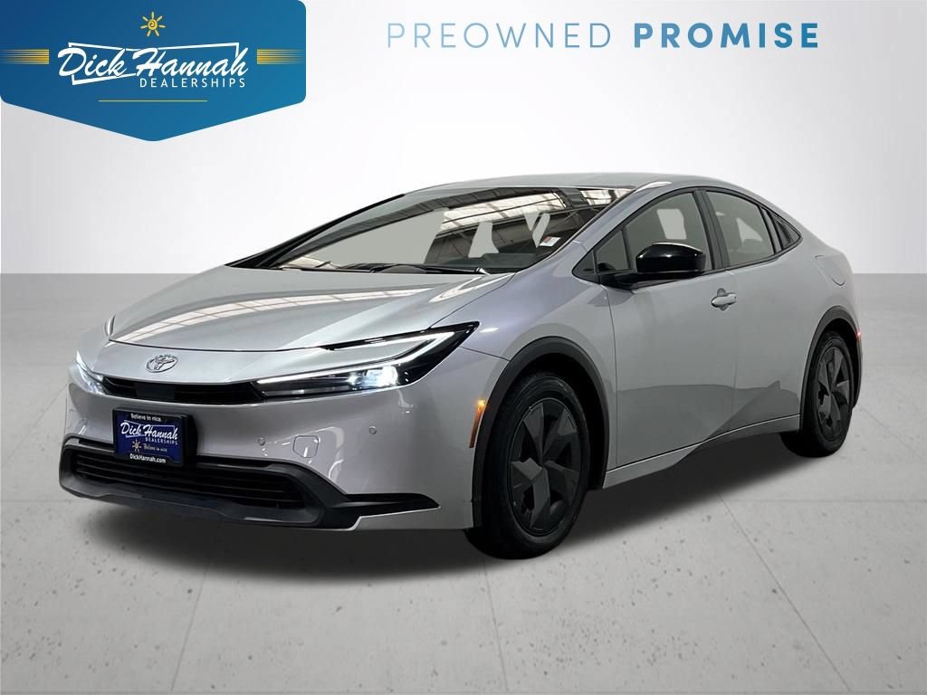 Used 2025 Toyota Prius LE FWD image 1