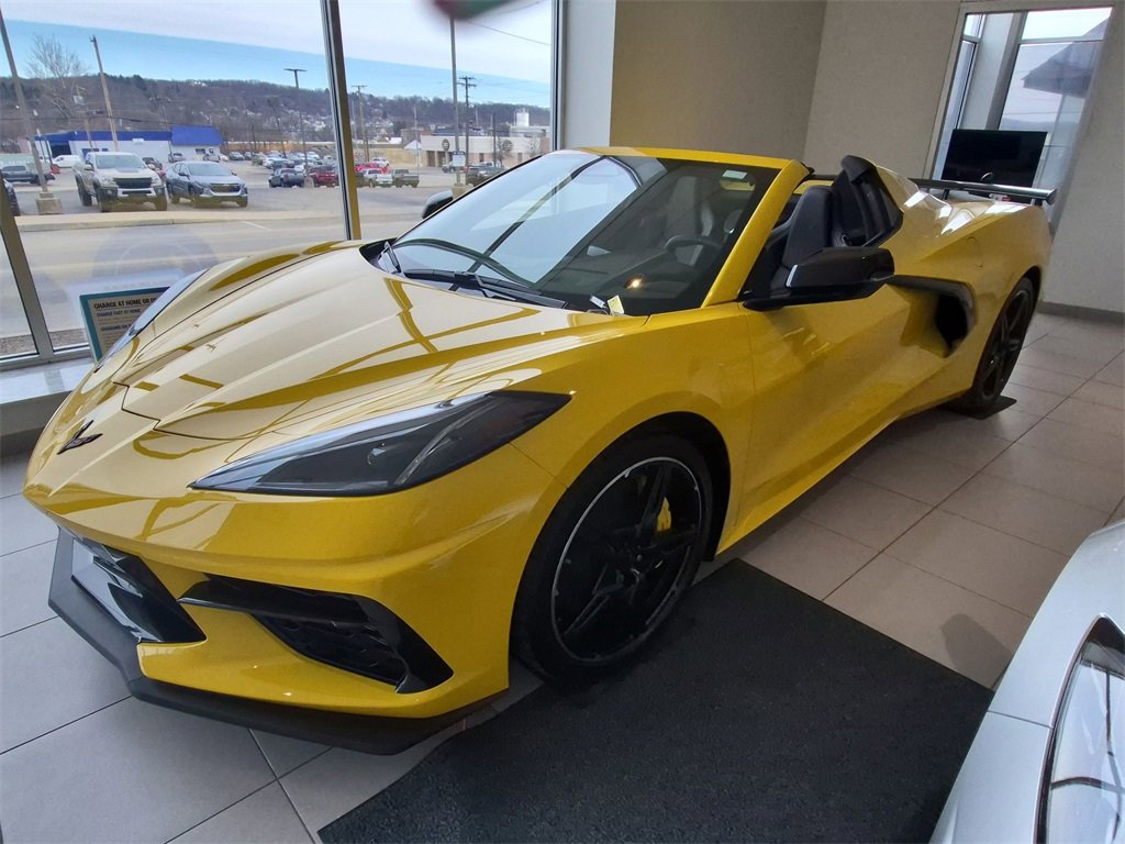 Used 2025 Chevrolet Corvette Stingray Convertible w/ Z51 Performance Package image 3