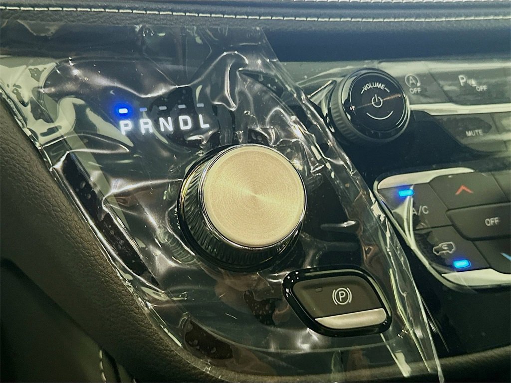 New 2026 Chrysler Pacifica Limited image 12