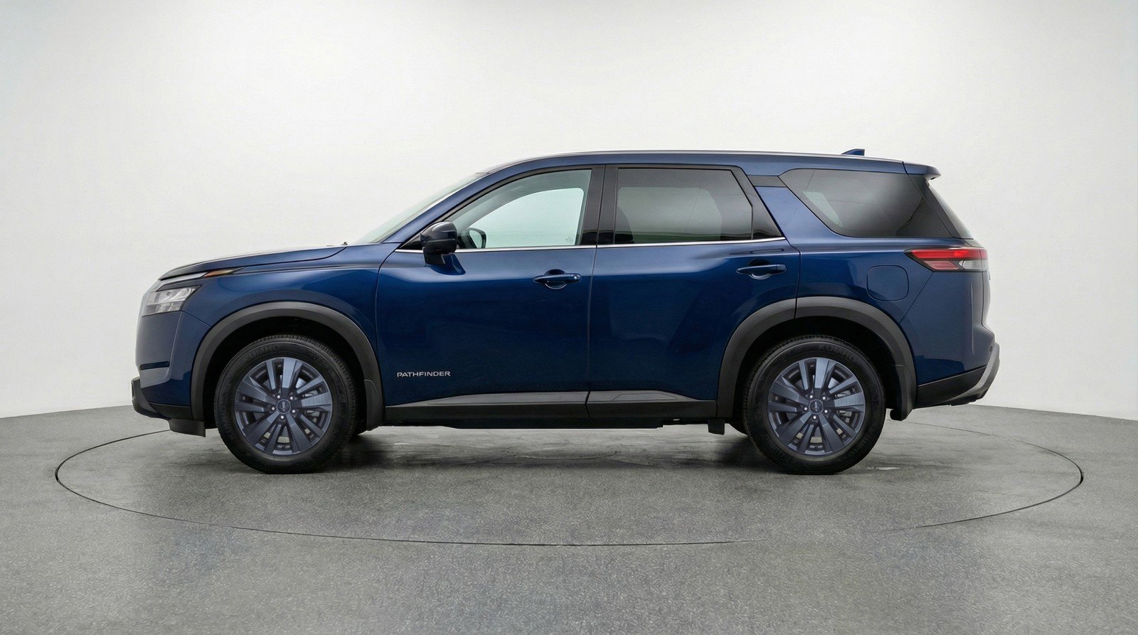 Used 2025 Nissan Pathfinder SV image 5