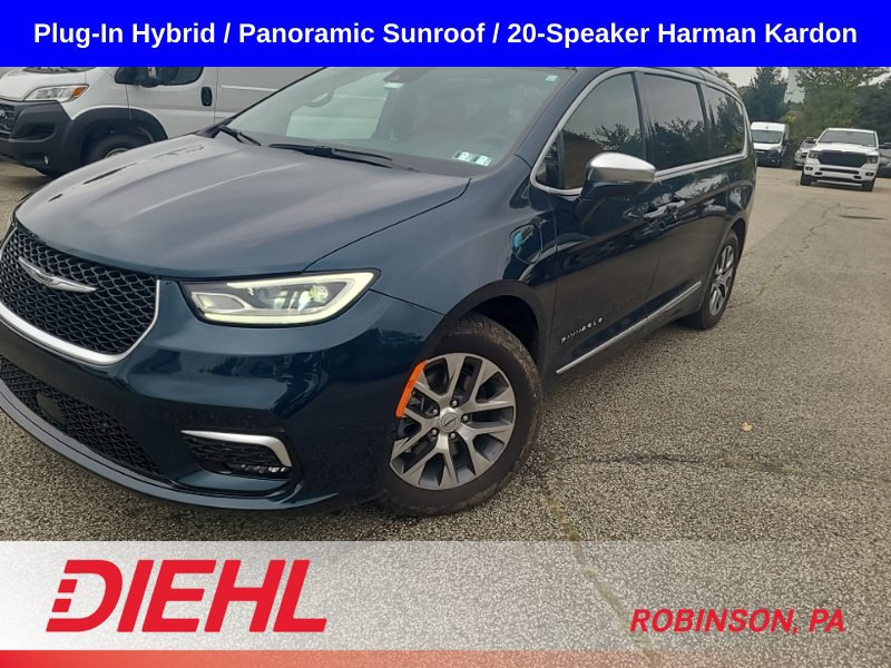 Used 2022 Chrysler Pacifica Pinnacle FWD image 2
