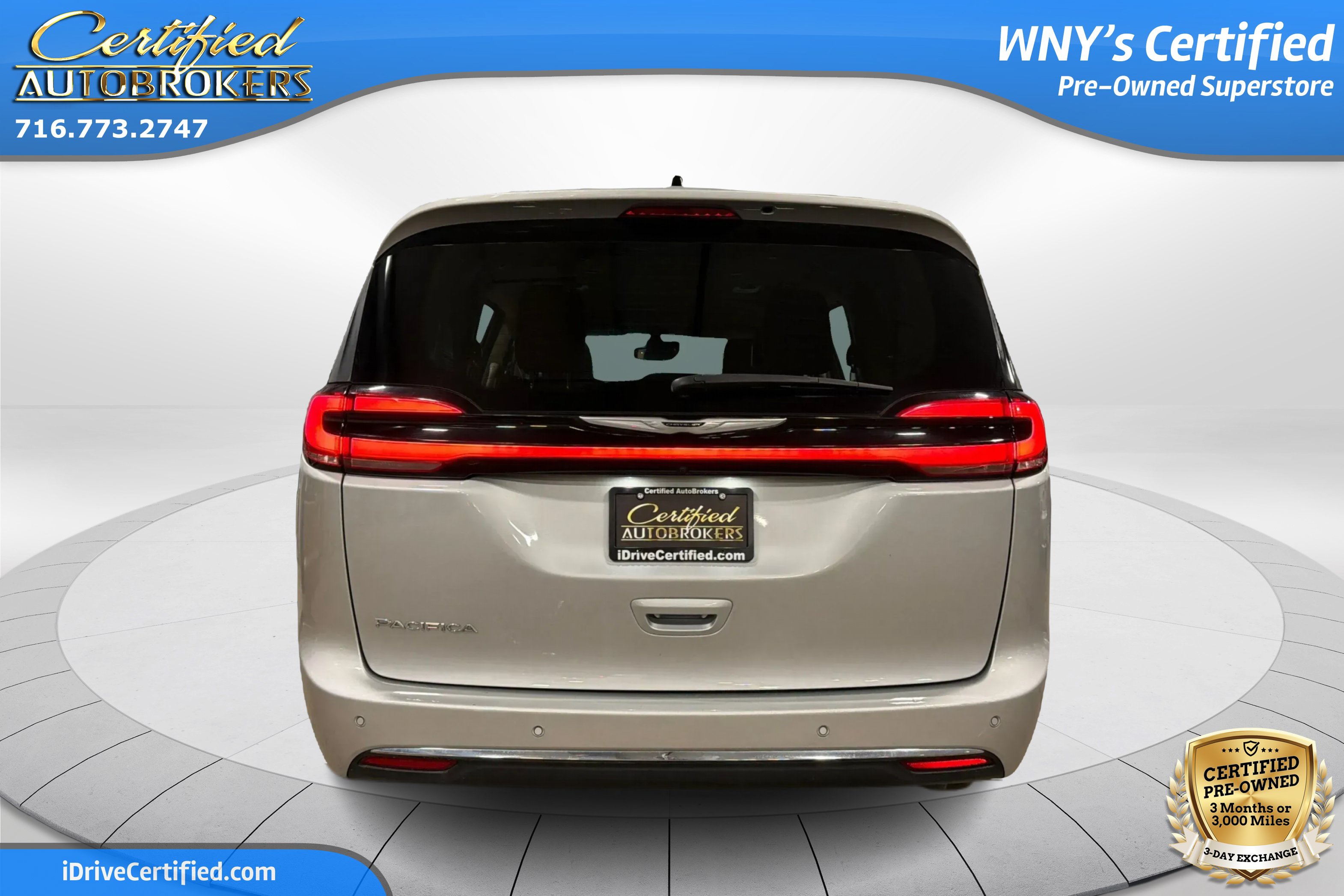 Used 2024 Chrysler Pacifica Touring-L FWD image 7