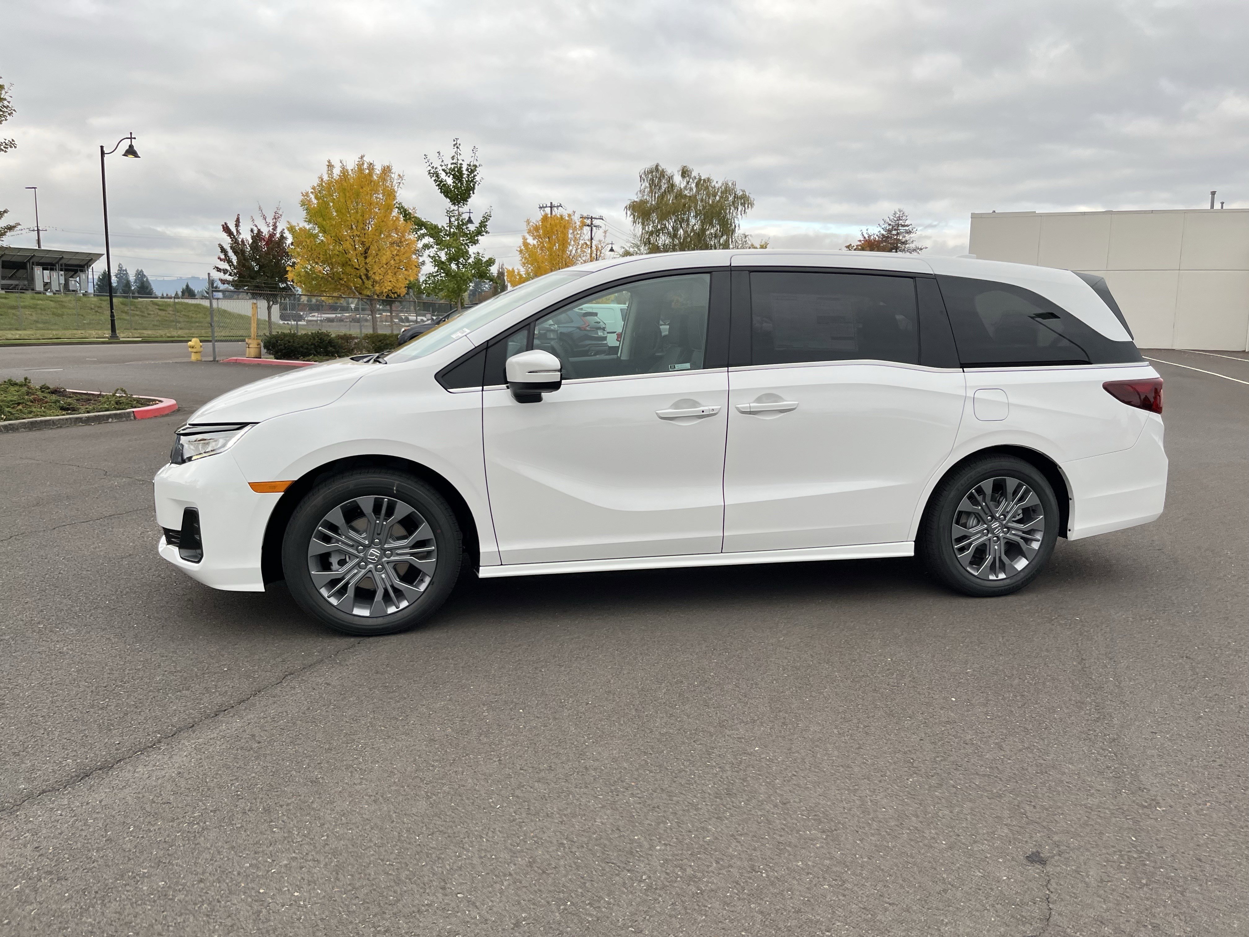 New 2026 Honda Odyssey Touring image 2
