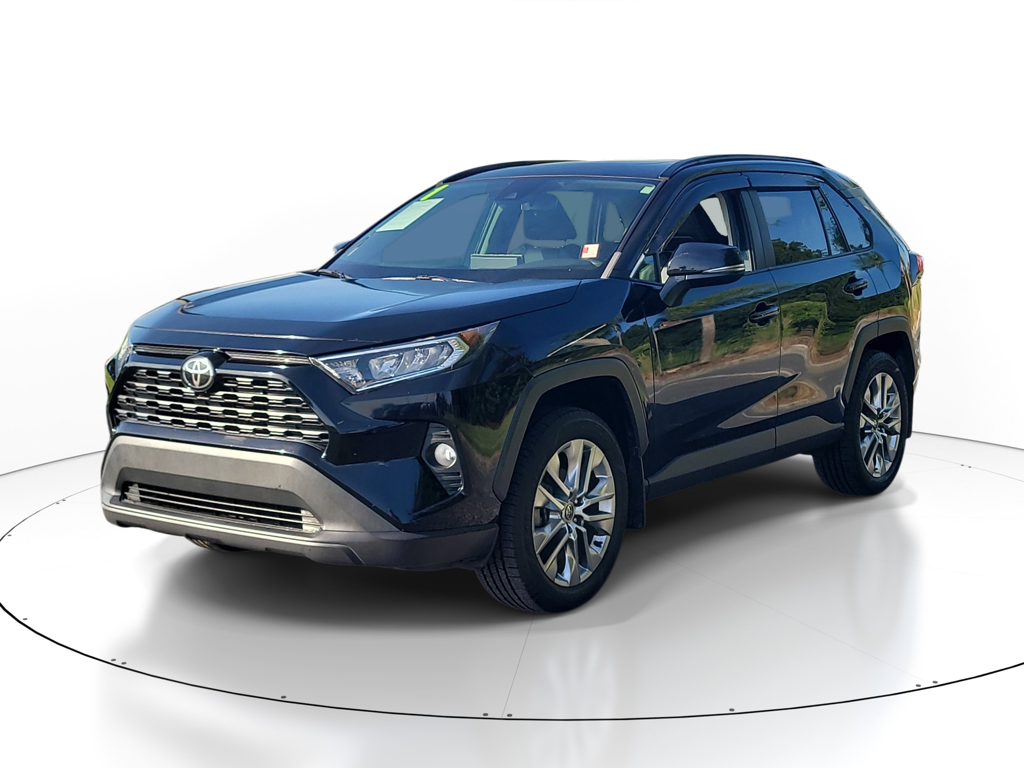 Used 2021 Toyota RAV4 XLE Premium FWD image 3