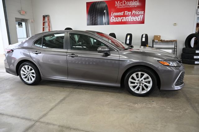 Used 2022 Toyota Camry LE AWD/4WD image 4