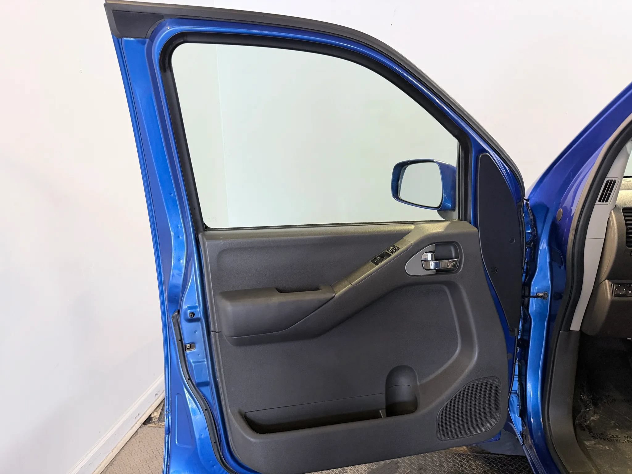 Used 2013 Nissan Frontier PRO-4X AWD/4WD image 8