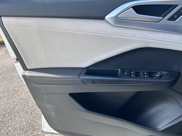 New 2026 Volkswagen Taos SE FWD image 18