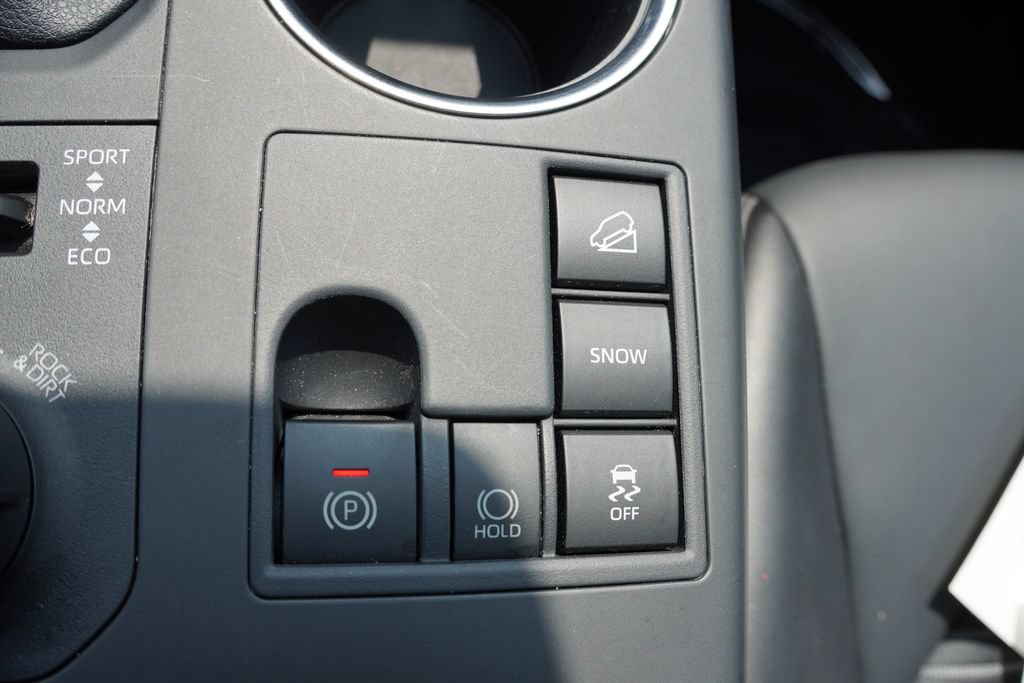 Used 2025 Toyota Highlander XSE AWD/4WD image 32