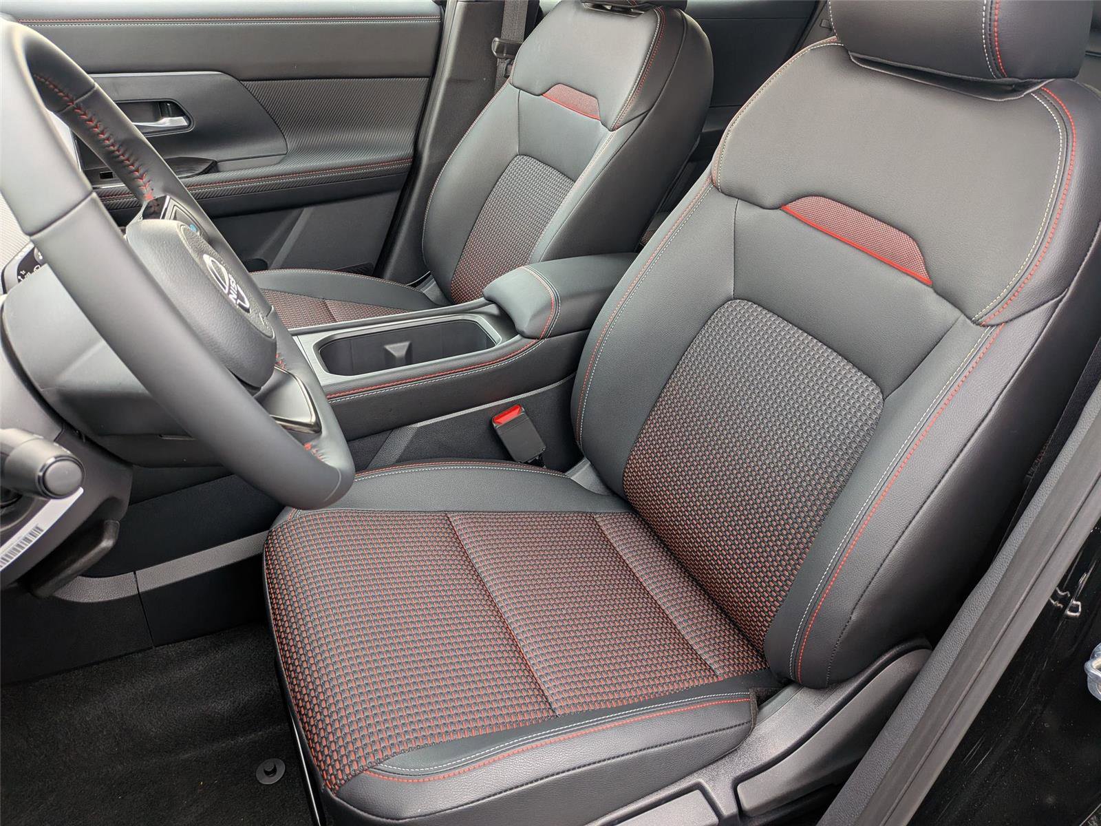 New 2026 Nissan Kicks SR w/ Cold Weather Package FWD image 27