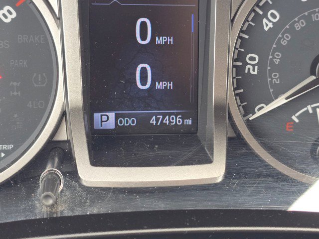 Used 2020 Toyota Tacoma SR5 AWD/4WD image 32