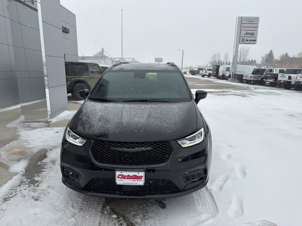 New 2026 Chrysler Pacifica Select image 3