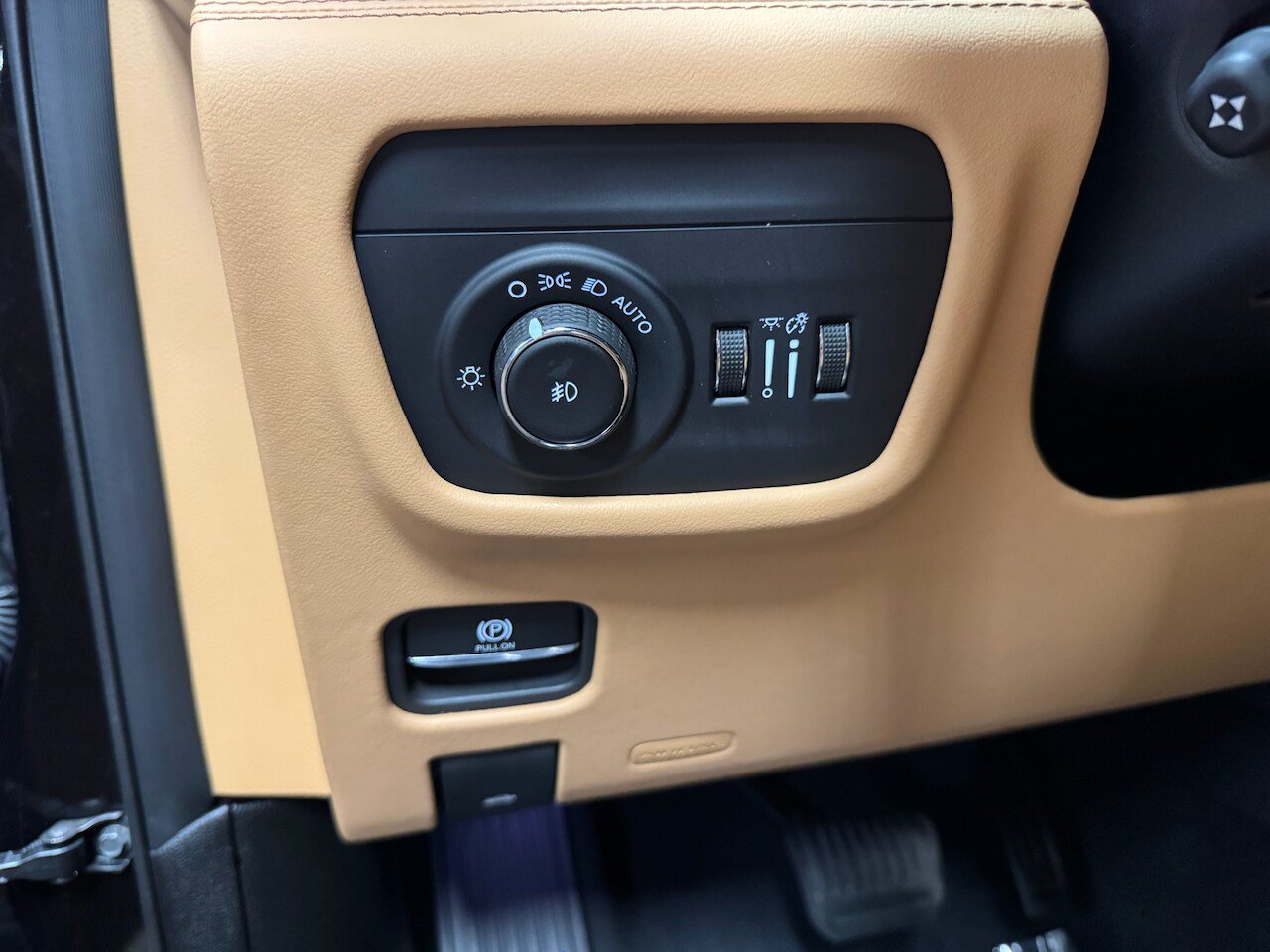 Used 2025 Jeep Grand Cherokee L Summit AWD/4WD image 23
