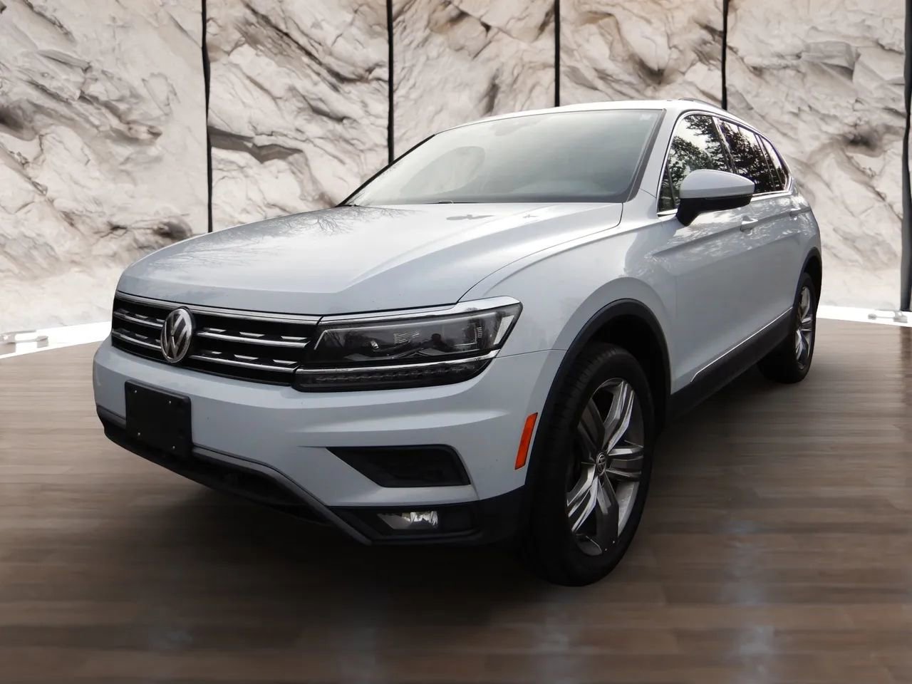 Used 2019 Volkswagen Tiguan SEL Premium AWD/4WD image 1