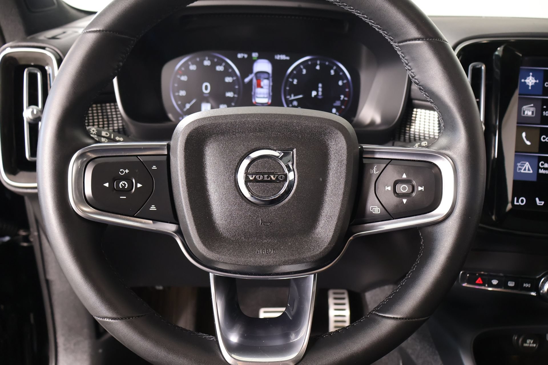 Used 2022 Volvo XC40 T5 R-Design w/ Advanced Package AWD/4WD image 3