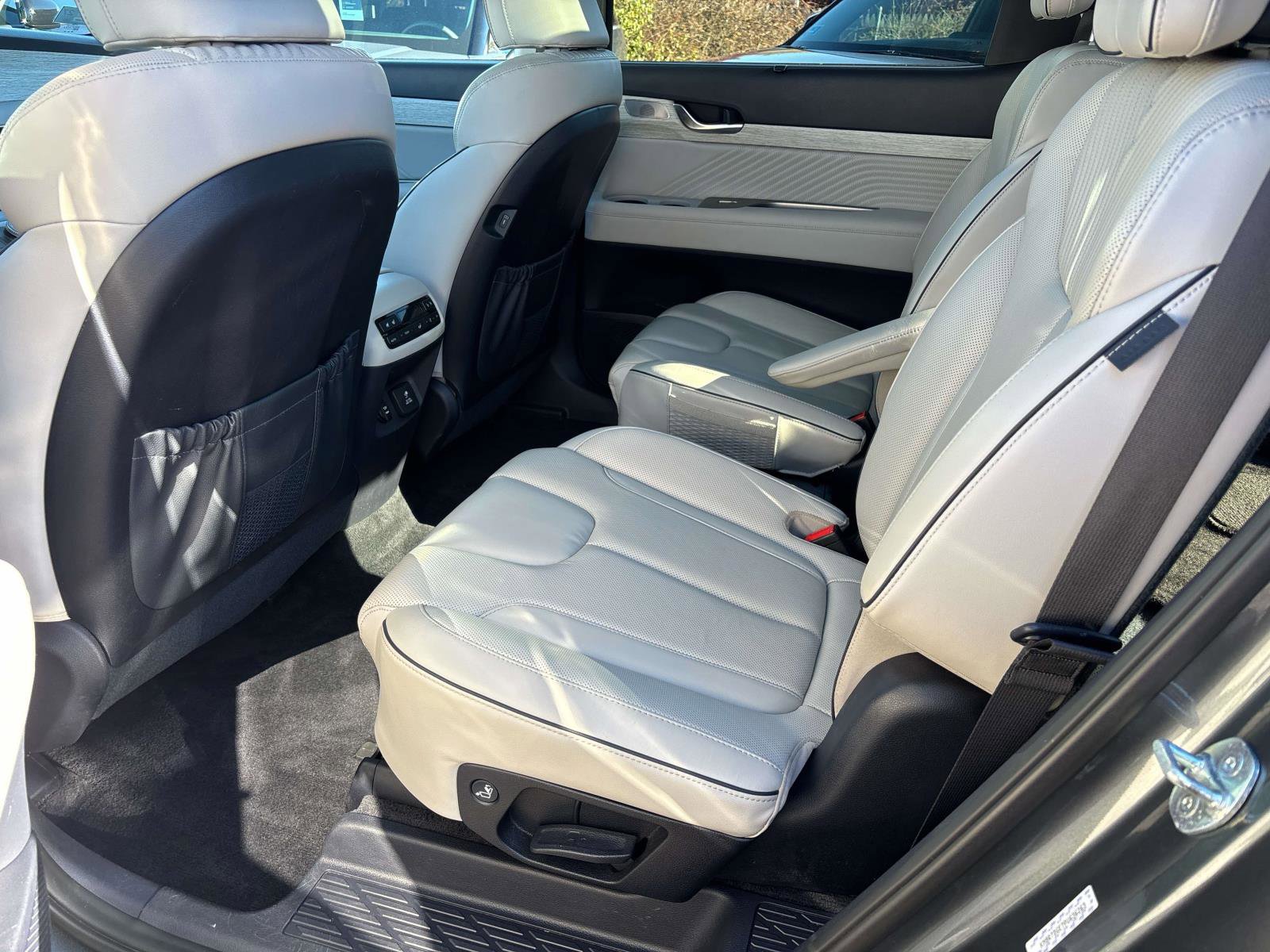 Used 2023 Hyundai Palisade Calligraphy w/ Cargo Package AWD/4WD image 6