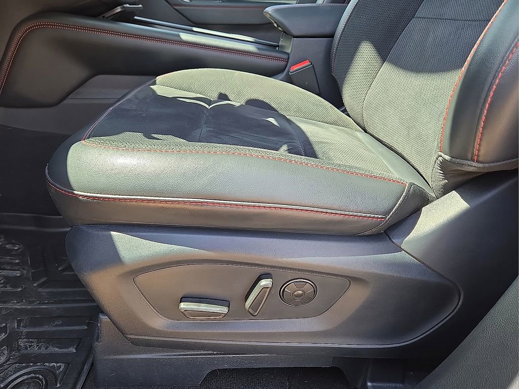 Used 2025 Ford Explorer ST image 25