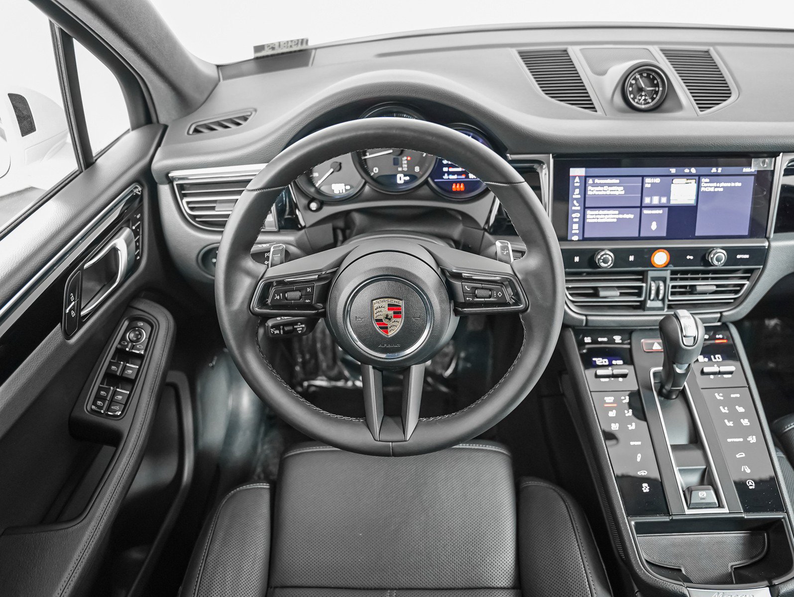 Certified 2026 Porsche Macan AWD/4WD image 16