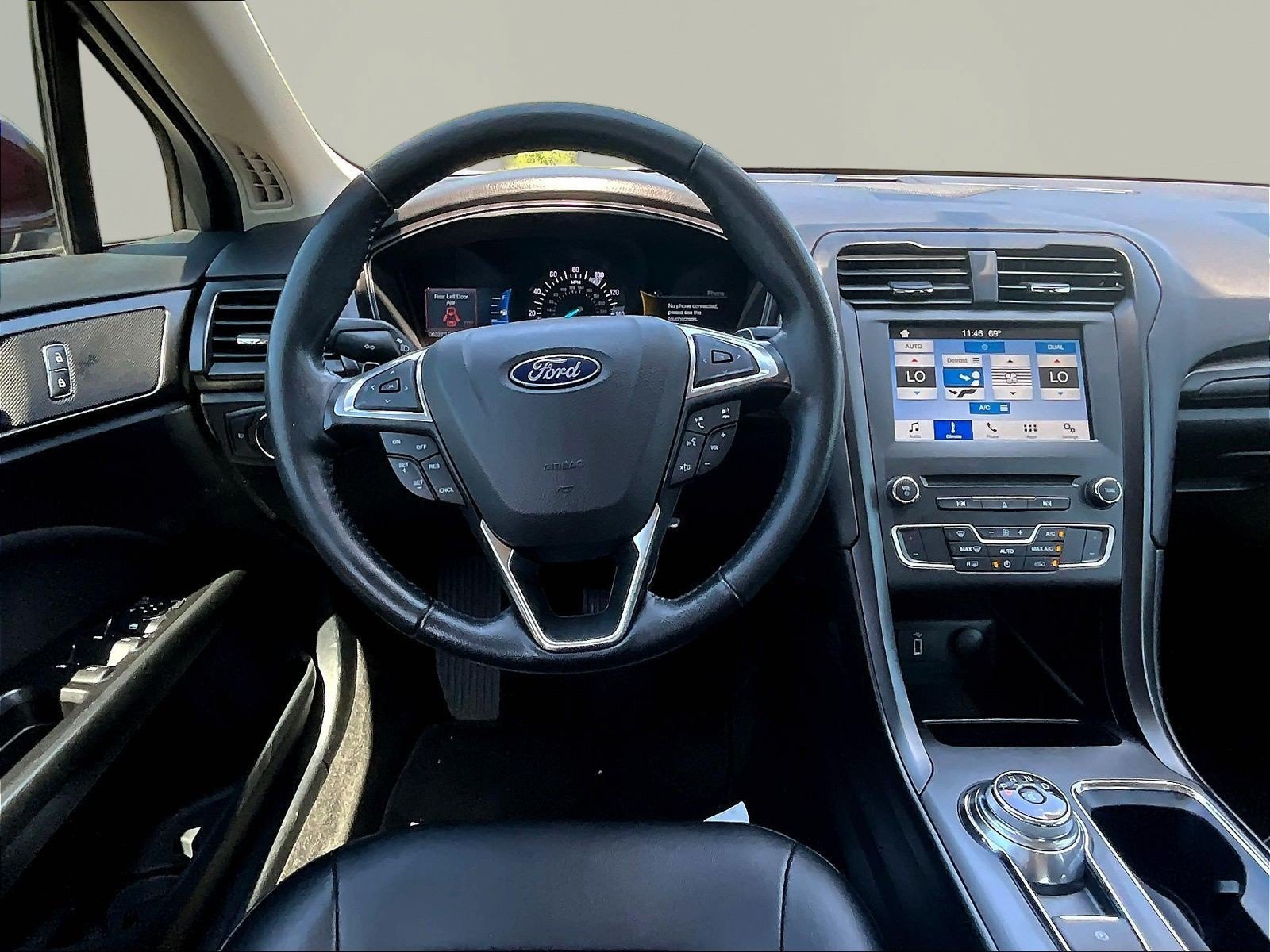 Used 2018 Ford Fusion SE w/ Equipment Group 201A FWD image 8
