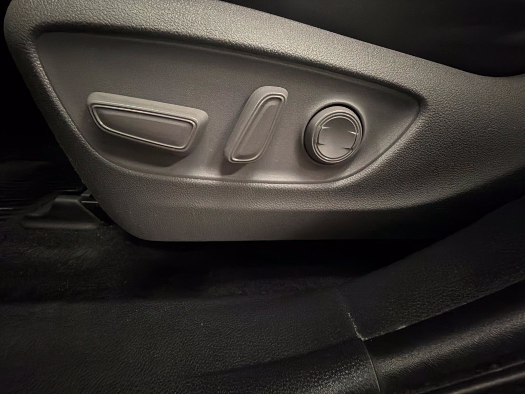 Used 2022 Toyota Highlander XLE AWD/4WD image 19