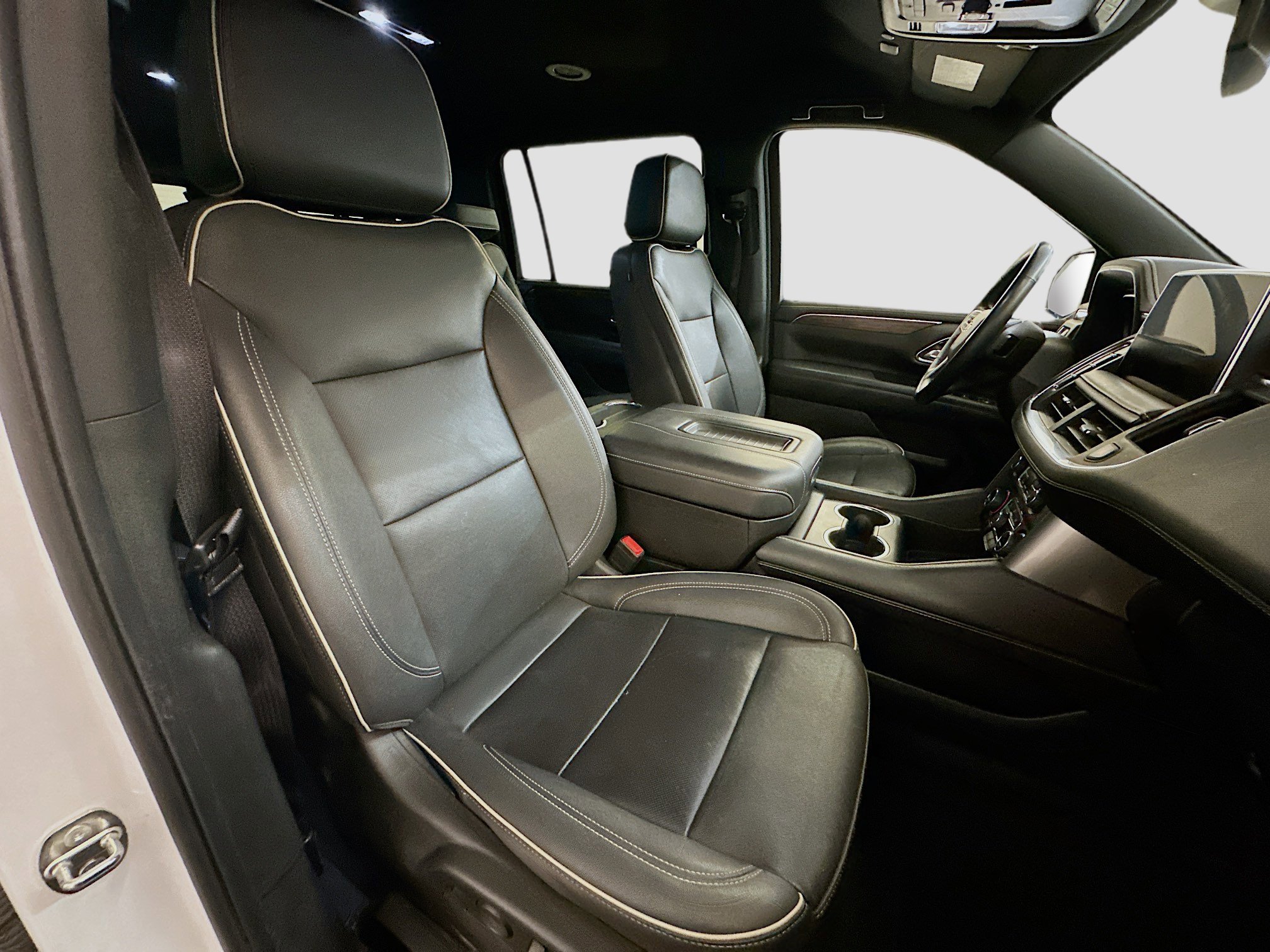 Used 2023 Chevrolet Suburban Premier image 34