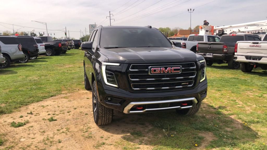 Used 2025 GMC Yukon AT4 w/ AT4 Premium Plus Package AWD/4WD image 9
