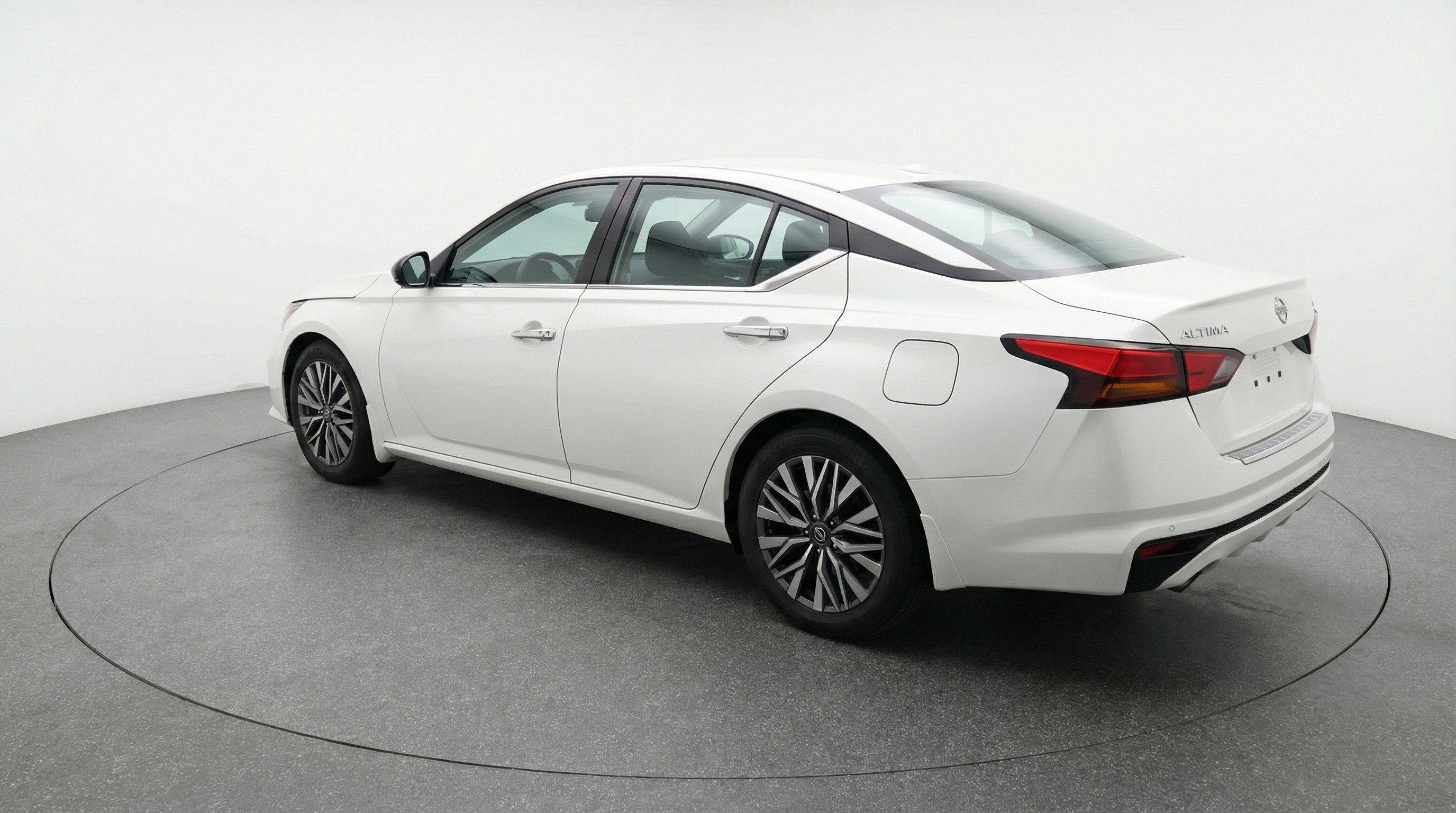 Used 2025 Nissan Altima 2.5 SV image 6