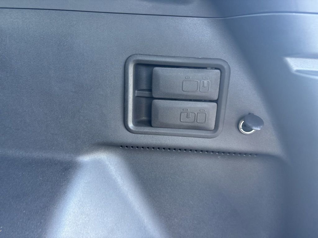 Used 2023 Chevrolet Equinox RS FWD image 27