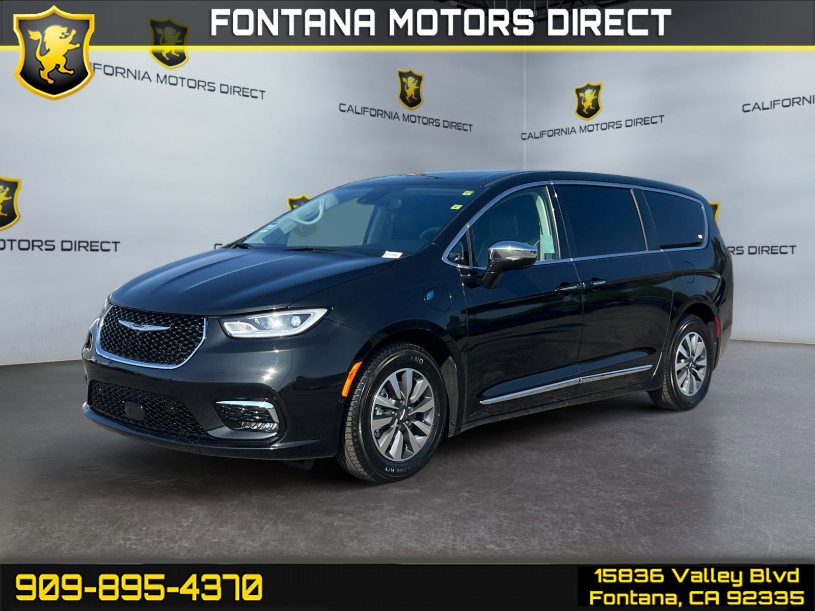 Used 2022 Chrysler Pacifica Limited w/ Uconnect Theater Family Group image 1