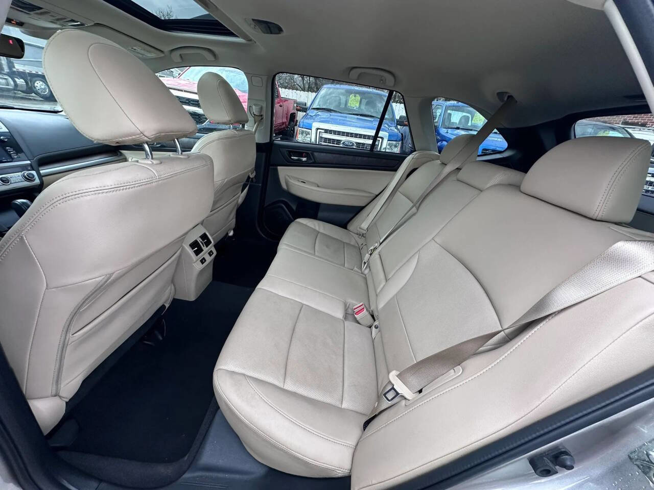 Used 2017 Subaru Outback 3.6R Limited AWD/4WD image 11