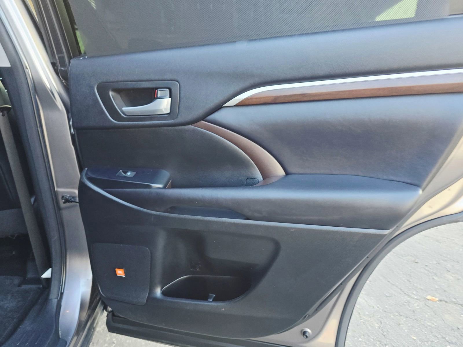 Used 2016 Toyota Highlander Limited image 34
