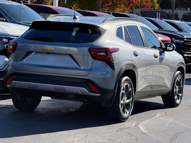 Used 2024 Chevrolet Trax LT w/ Driver Confidence Package FWD image 7