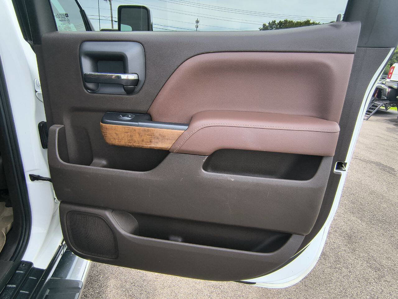 Used 2015 Chevrolet Silverado 2500 High Country w/ Duramax Plus Package image 28