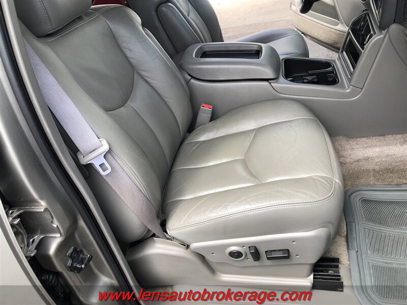 Used 2003 GMC Yukon XL SLT w/ 1SD Preferred Equipment Group AWD/4WD image 29