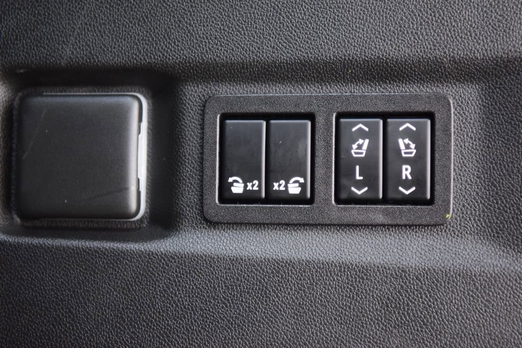 Used 2023 Chevrolet Tahoe High Country AWD/4WD image 23