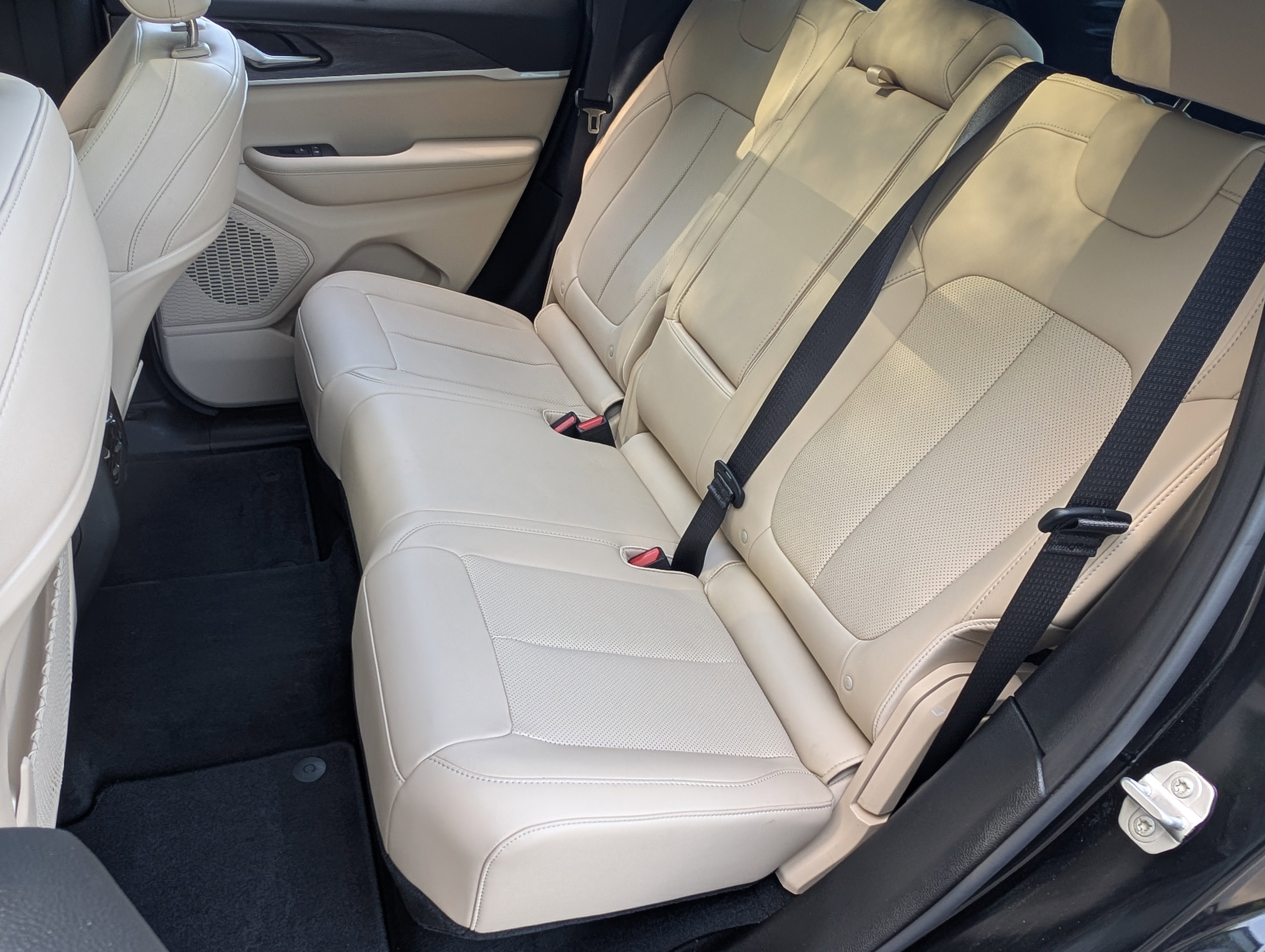 Used 2025 Jeep Grand Cherokee Limited w/ Luxury Tech Group II AWD/4WD image 18