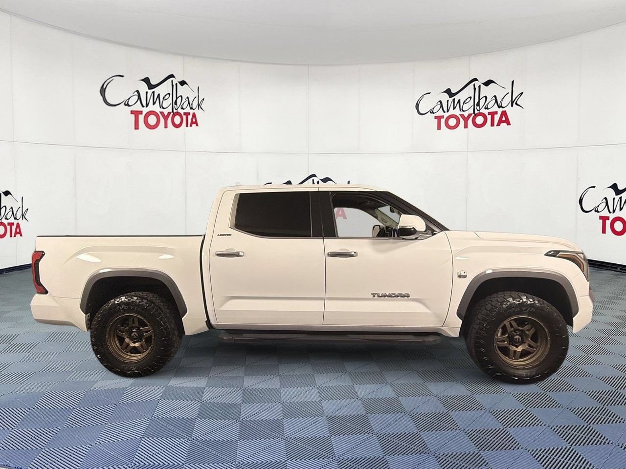 Used 2024 Toyota Tundra Limited AWD/4WD image 9