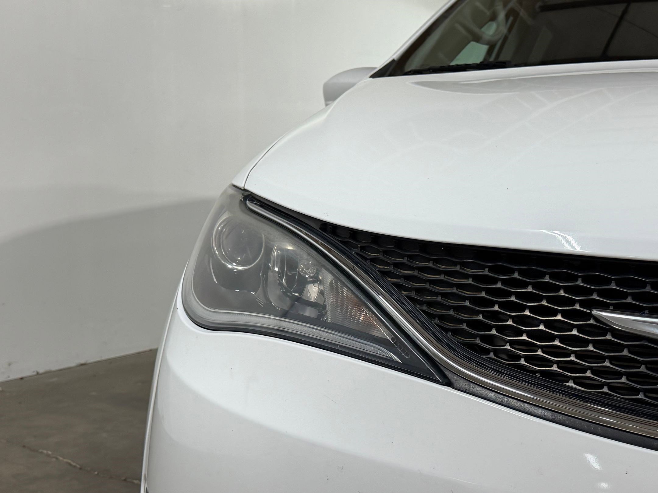 Used 2020 Chrysler Pacifica Touring-L FWD image 9