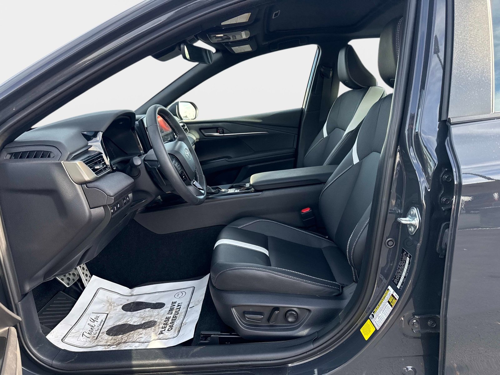 Used 2025 Toyota Camry SE w/ Multimedia Upgrade Package image 16