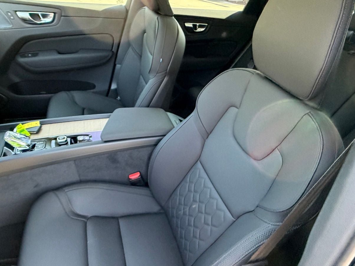 New 2027 Volvo XC60 B5 Plus AWD/4WD image 16