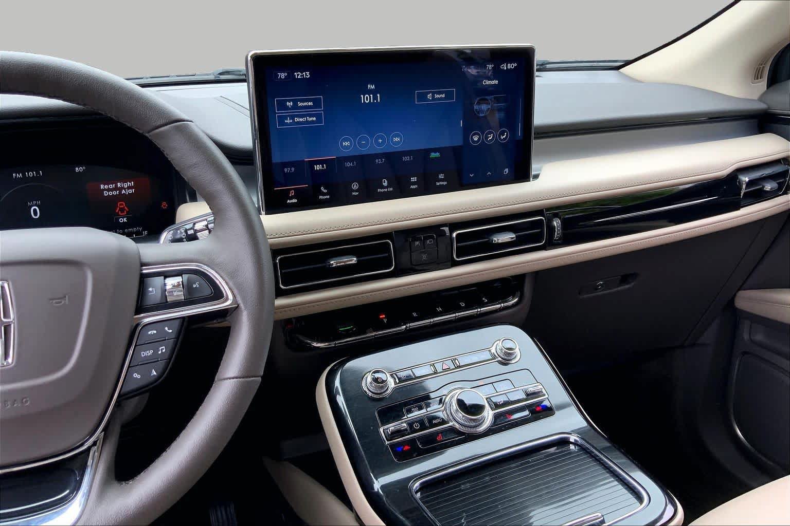 Used 2023 Lincoln Nautilus FWD w/ Premium Package image 7