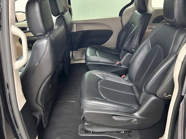 Used 2024 Chrysler Pacifica Limited FWD image 15