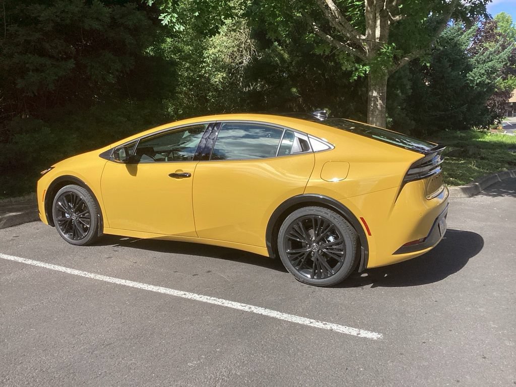 Used 2026 Toyota Prius Plug-In Hybrid FWD image 8