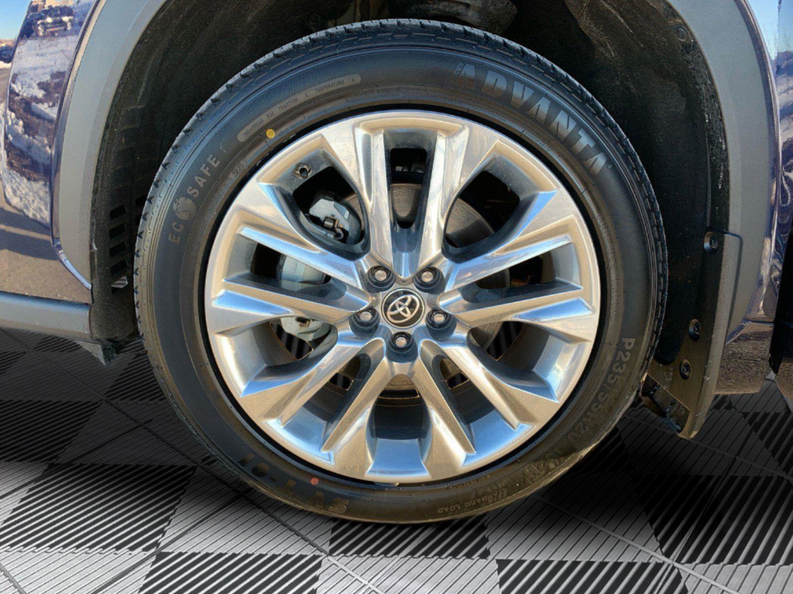 Used 2021 Toyota Highlander Limited image 18