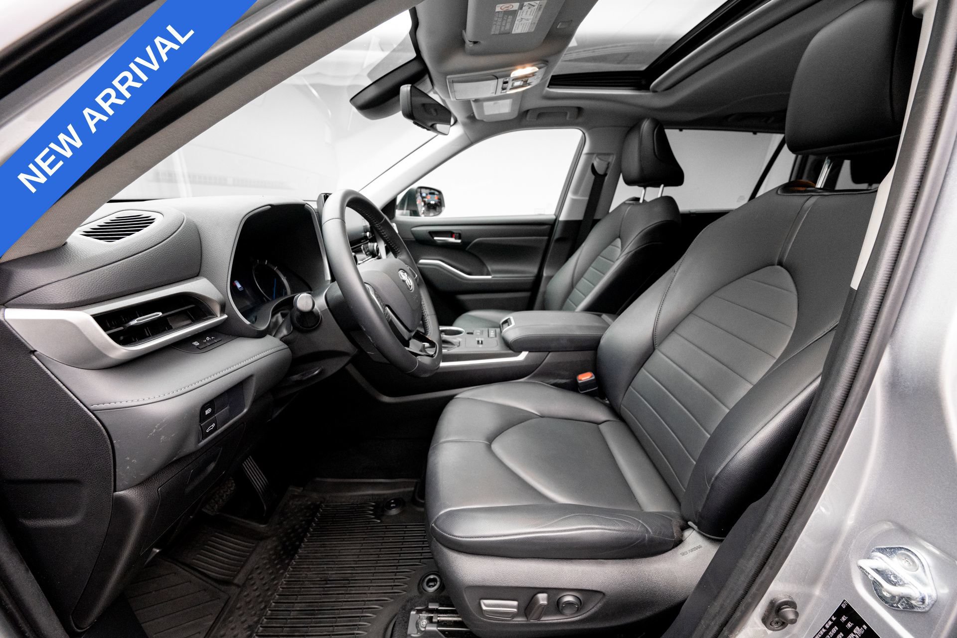 Used 2021 Toyota Highlander XLE AWD/4WD image 10